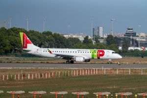 Reuters: Guvernul portughez caută sprijinul opoziţiei pentru privatizarea completă a companiei aeriene TAP